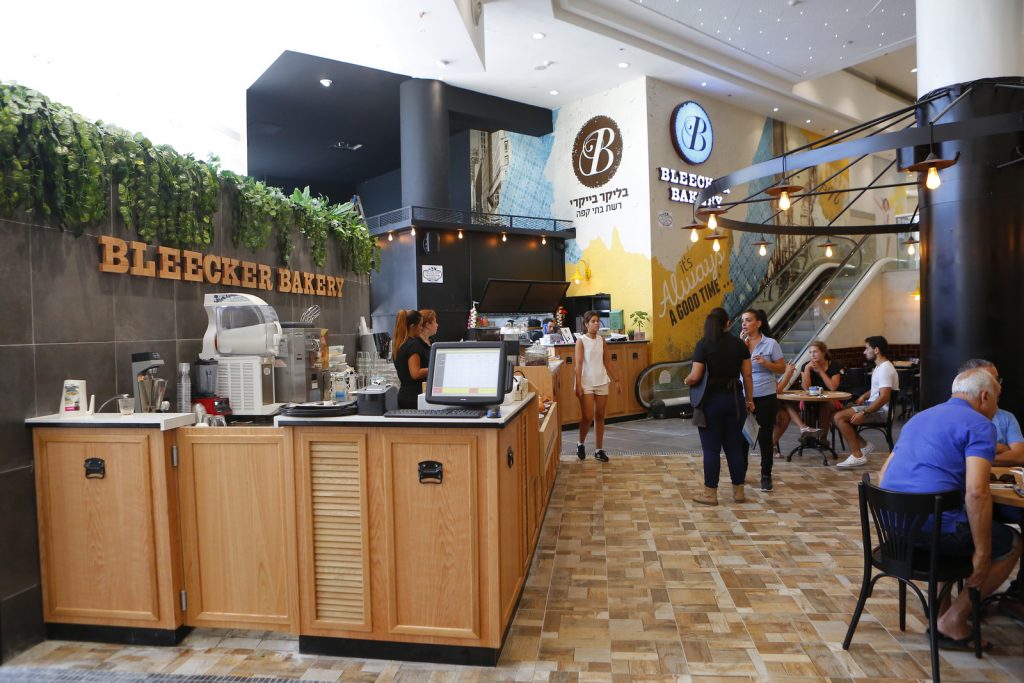 נפתח סניף של רשת בתי הקפה "בליקר בייקרי" בקניון סימול