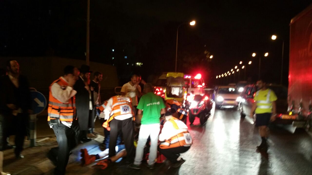 שד' ירושלים: רוכב רולרבליידס נפצע בתאונת דרכים (תמונות מהזירה)