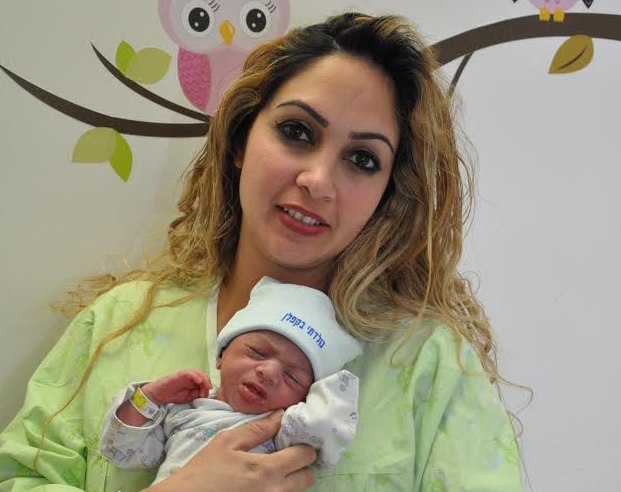 מזל טוב! איריס בוקובזה ילדה את התינוק האשדודי הראשון לשנת 2017