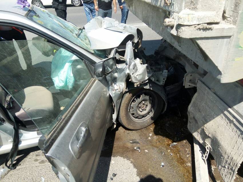 פצועה אנוש בתאונה קשה בין משאית לרכב בכניסה לאשדוד