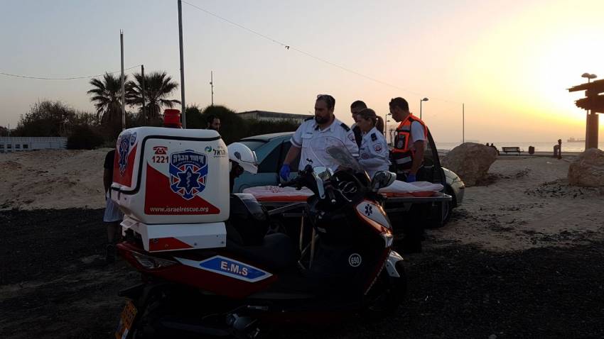 שני נערים טבעו בחוף הים באשדוד - כוחות ההצלה במקום