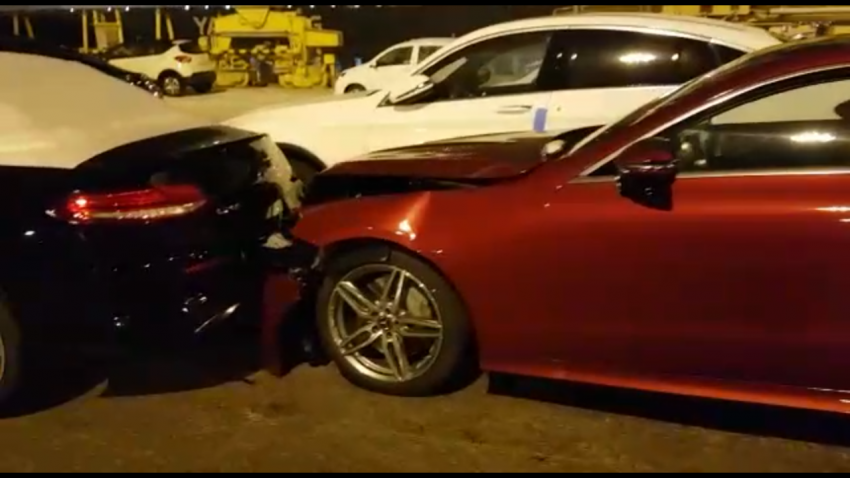 צפו בנזק: רכב מסחרי פגע ברכבי מרצדס חדשים בשווי מיליוני שקלים בנמל אשדוד