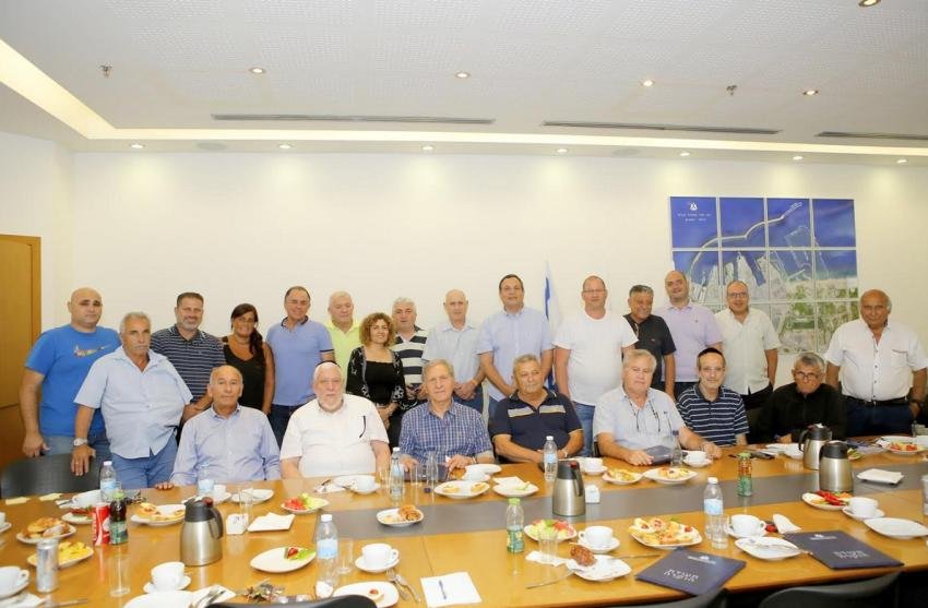 חברת נמל אשדוד נפרדת מ-10 עובדים שפורשים לגמלאות