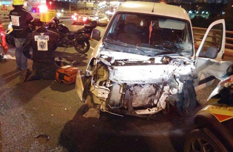 2 פצועים בתאונת דרכים בכניסה לאשדוד