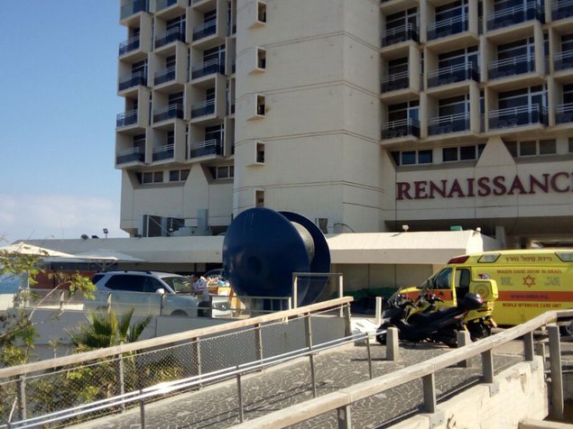 גופת אישה וגבר פצוע במלון בתל אביב - השניים תושבי אשדוד