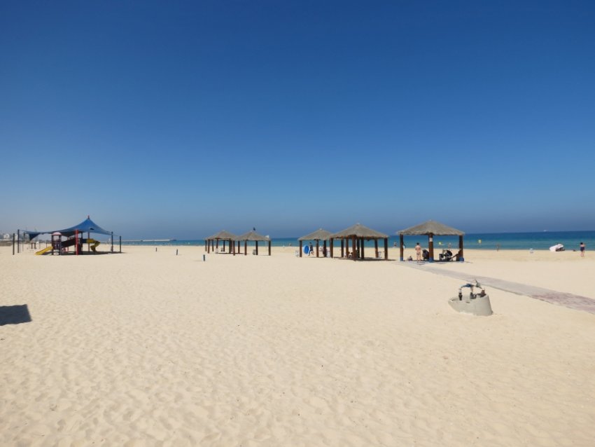 רקע של חוף אשדוד