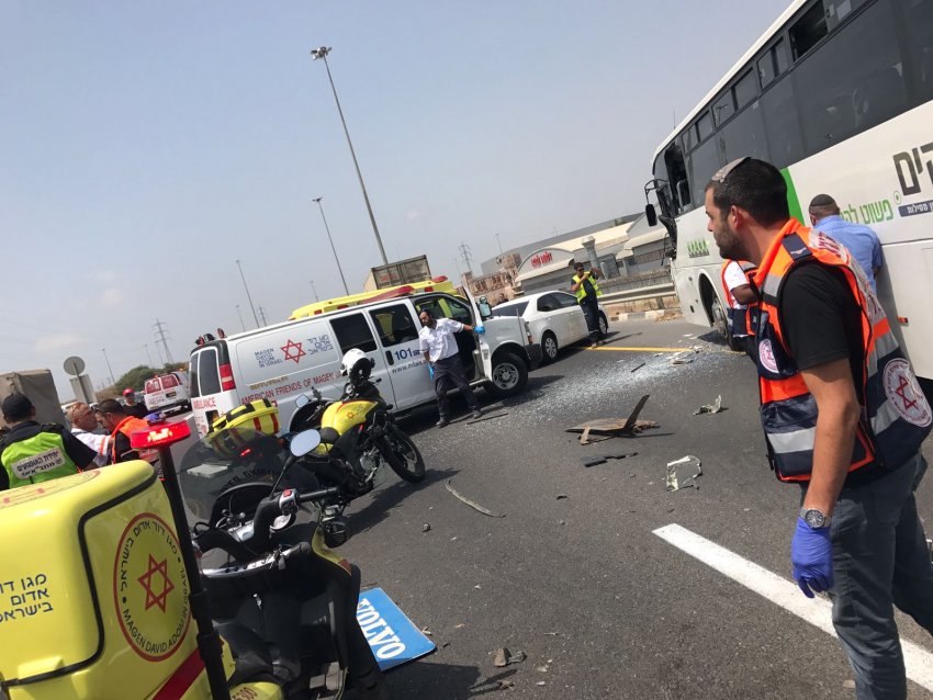 עשרות פצועים בתאונת דרכים בסמוך למחלף אשדוד