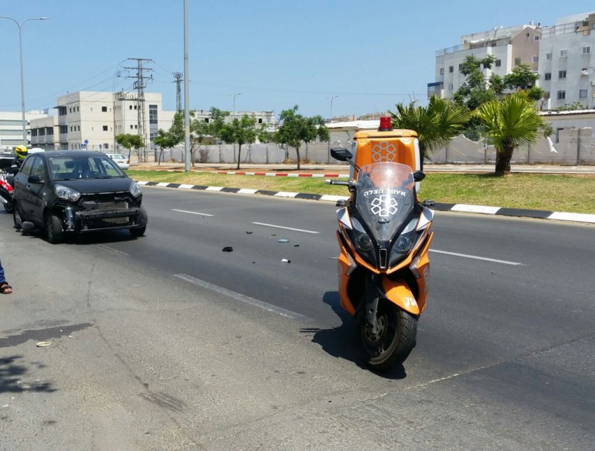 תאונת דרכים בשדרות ירושלים - פצועה במקום