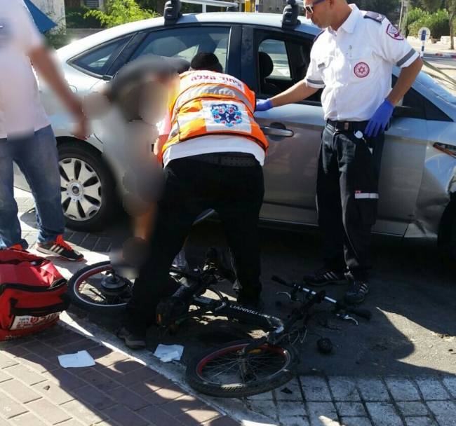 2 נערים שרכבו על אופניים חשמליים נפצעו בתאונה