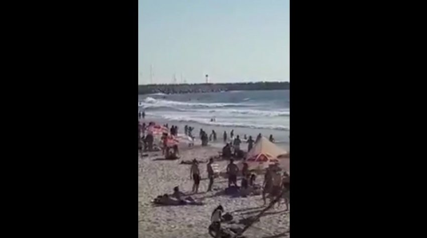 צפו בתיעוד הדרמטי: גבר ניצל מטביעה בחוף הקשתות