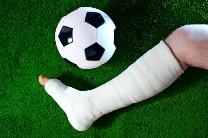 שבר את הרגל במשחק כדורגל באשדוד