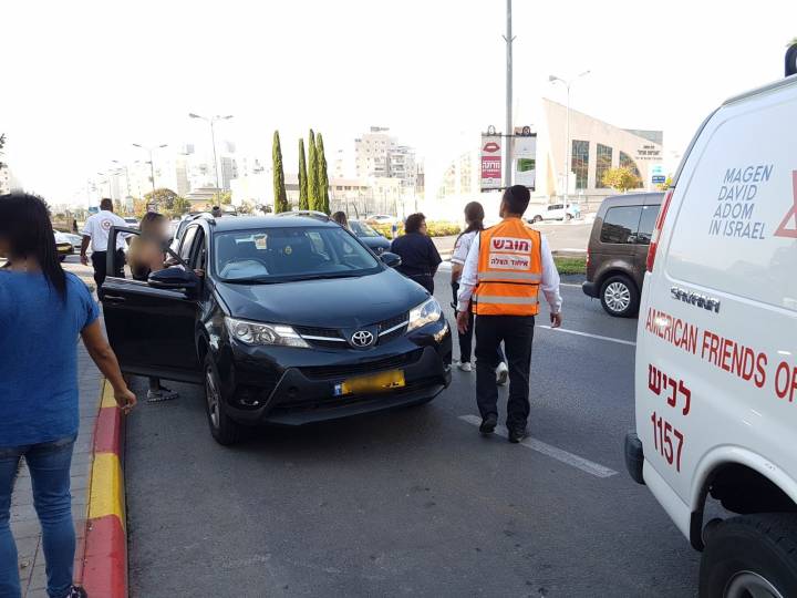 פצוע בתאונת דרכים בשד' הרצל בעיר