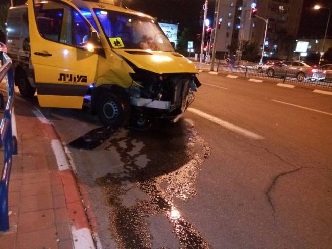 תאונה קשה: 6 פצועים בתאונה בין מונית למס' כלי רכב