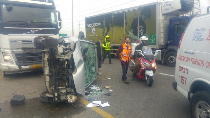 שתי תאונות באשדוד: משאית פגעה ברכב - ורוכב אופנוע שנפצע