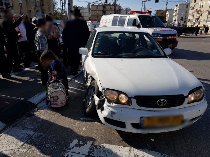פצוע בתאונת דרכים באשדוד - כוחות הצלה במקום