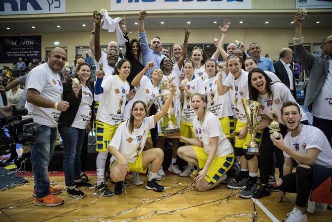 יש גביע - מכבי בן אשדוד מחזיקת גביע המדינה בכדורסל נשים