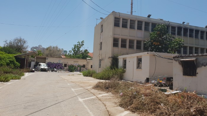 צפו: בניין המשטרה הישן וההרוס שימש שבחי"ם וסודנים עד שהוצת