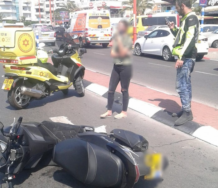 צעיר שרכב על קטנוע נפצע לאחר התנגשות ברכב פרטי
