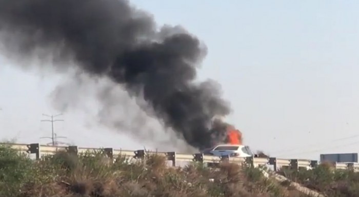 רכב עלה באש: כביש 4 צפון נחסם לתנועה