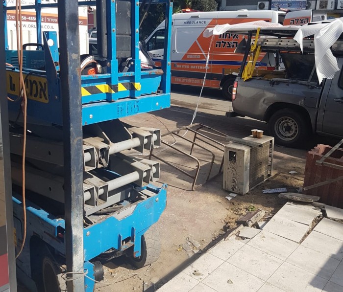 פועל נפל ממנוף באזור התעשייה באשדוד ונפצע קשה