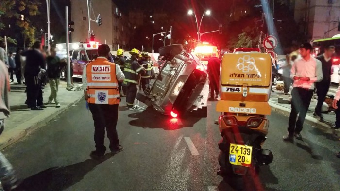 תאונה קשה: שני פצועים בהתהפכות רכב באשדוד