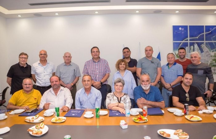 חברת נמל אשדוד נפרדת מ-6 עובדים שפורשים לגמלאות
