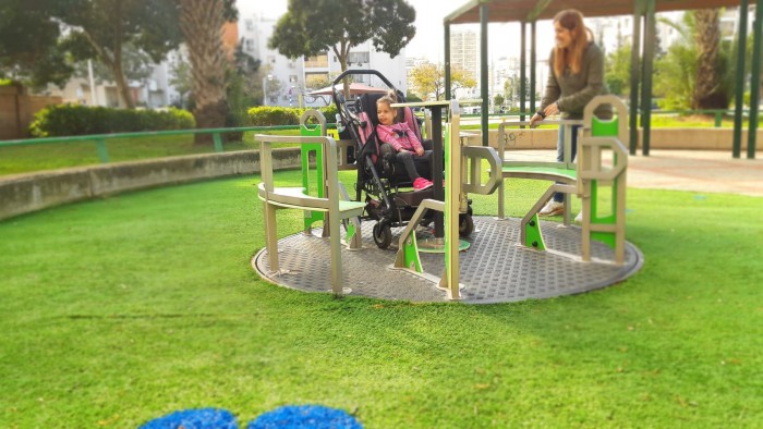 כל הילדים משחקים ביחד: עיריית אשדוד התקינה בפארקים משחקים נגישים
