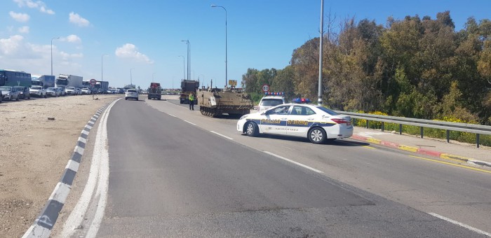 צפו בוידאו המטריד - טנק נופל ממשאית סמוך לאשדוד