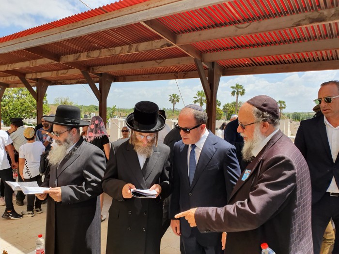 ראש עיריית אשדוד וסגנו הרב וינגרטן השתתפו בטקס יום הזכרון לחללי צה"ל בעיר