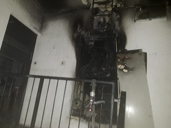 ארון חשמל שעלה באש גרם לשריפה בדירה ופינוי דיירי הבניין
