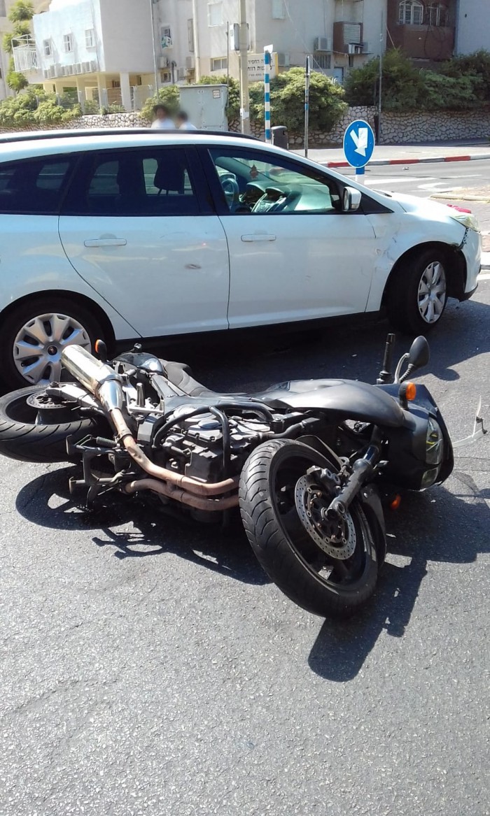 האופנוע בזירת התאונה (צילום: דוברות איחוד והצלה)