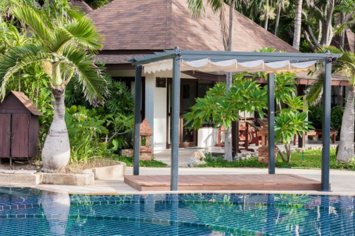 swimming-pool-modern-luxury-hotel-samui-thailand_155003-7433