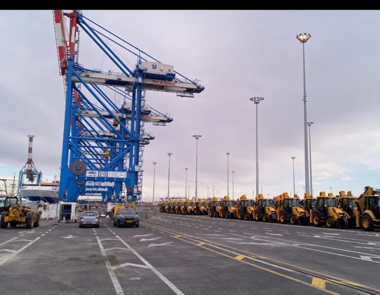 חלק מהכלים שנפרקו.