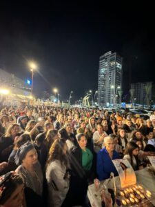 מאות נשות העיר בערב הפרשת חלה למען עמית בוסקילה
